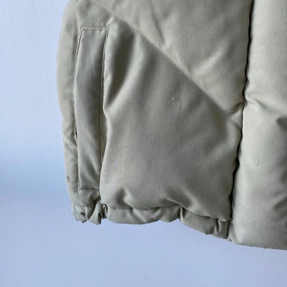 De Base Cropped Puffer Vest - Picture 2 of 10